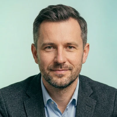 Paweł Nowicki, analityk ryzyka komunikacyjnego, portret zespołu 400x400 px